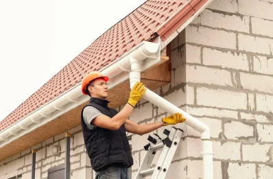 Pose et remplacement de gouttières à Sainte-Pallaye